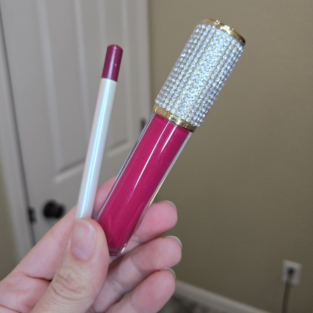 Discounted Price. Lip Gloss Drying. Dark pink/ Liner and lip gloss #11